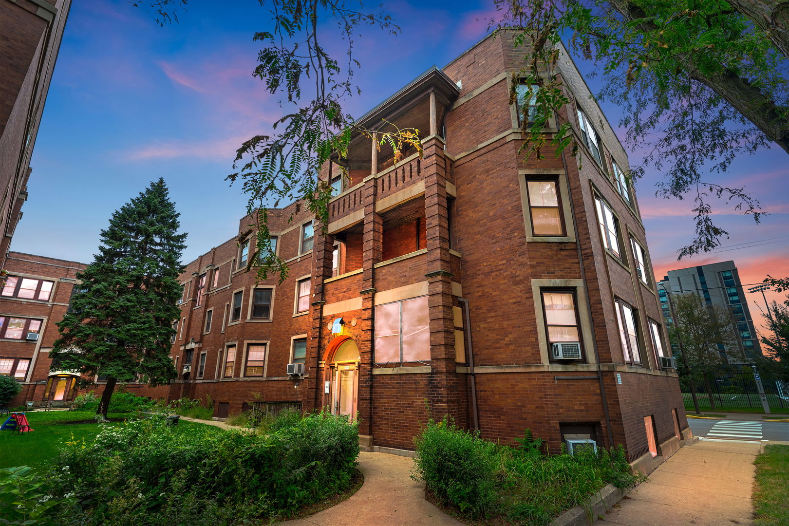 6102 S Kimbark Avenue Unit: 2W