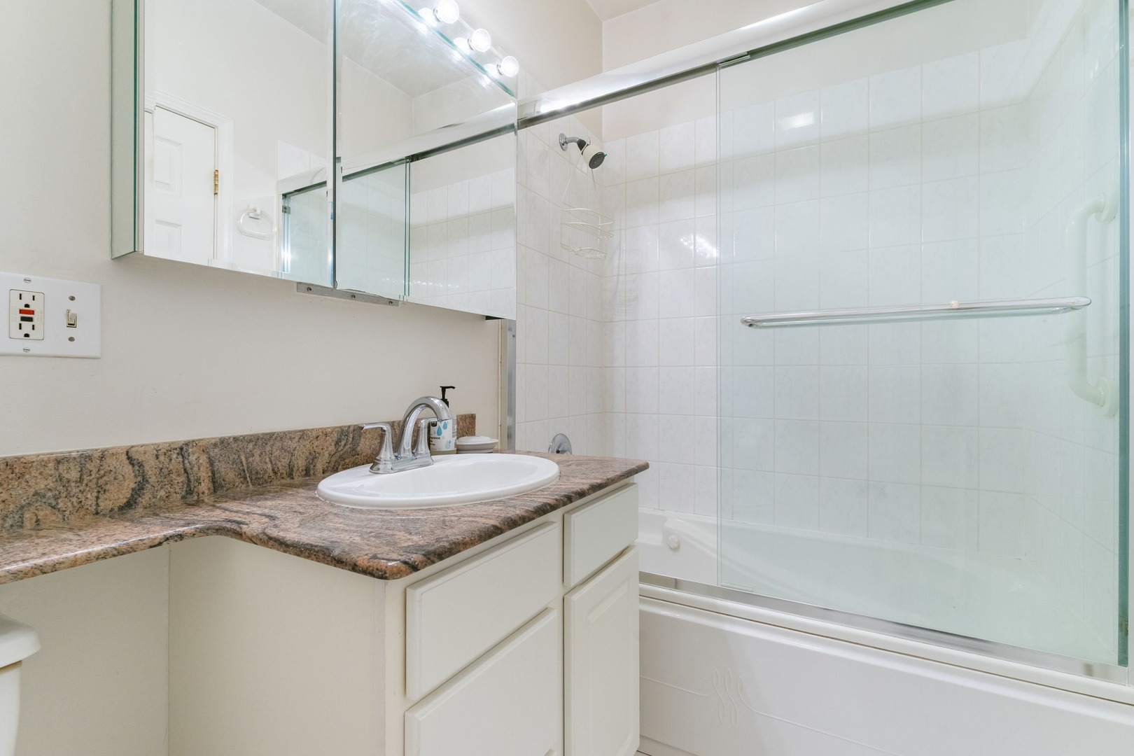 4710 S Ellis Avenue Unit: 3N