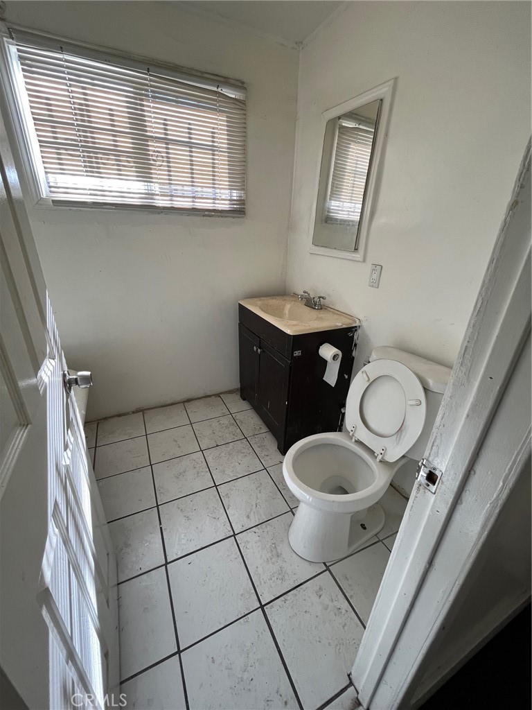 5515 S Hoover Street