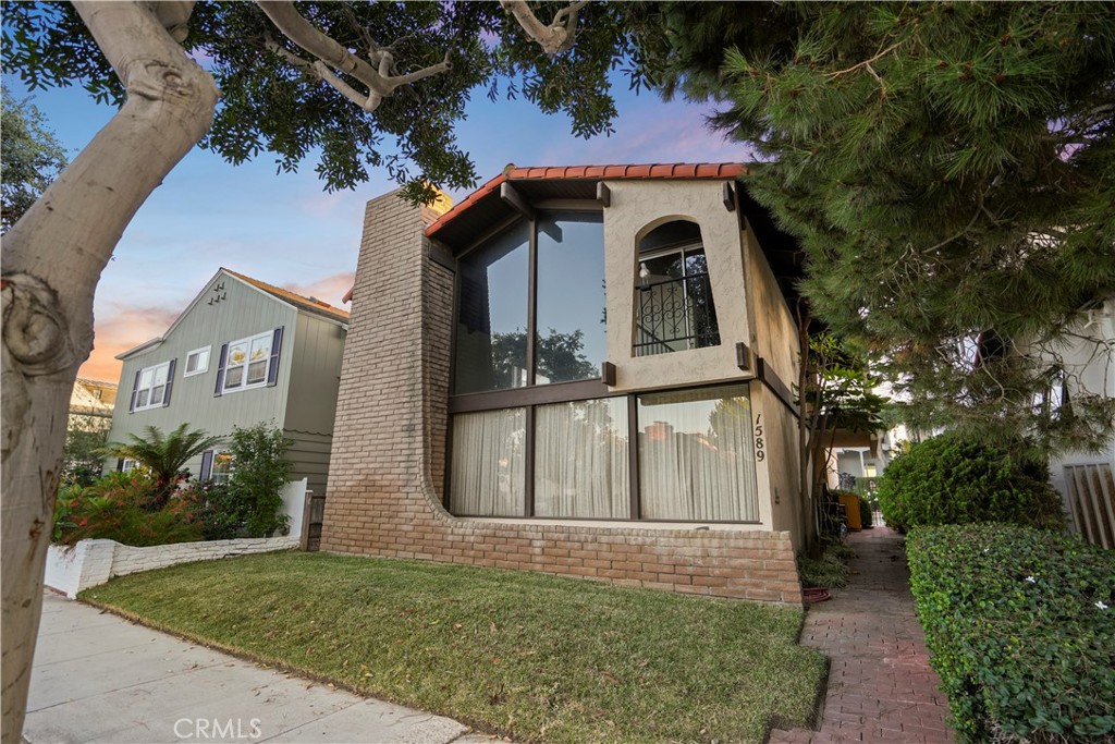 1589 E Ocean Boulevard