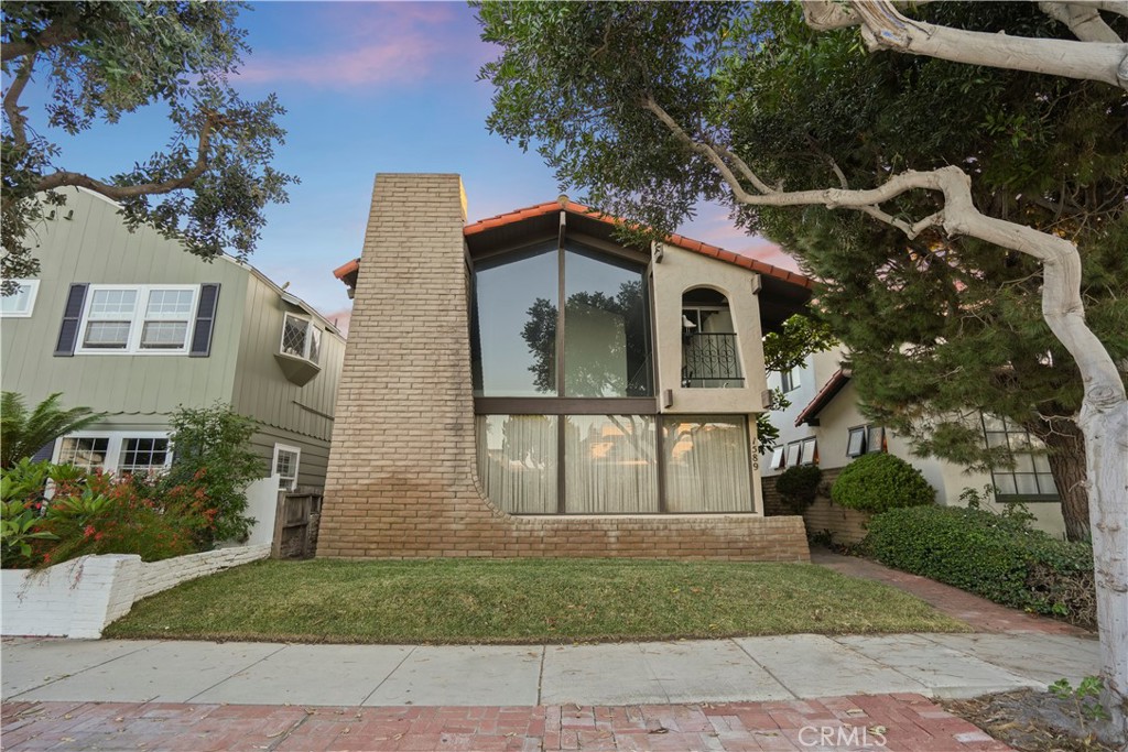 1589 E Ocean Boulevard
