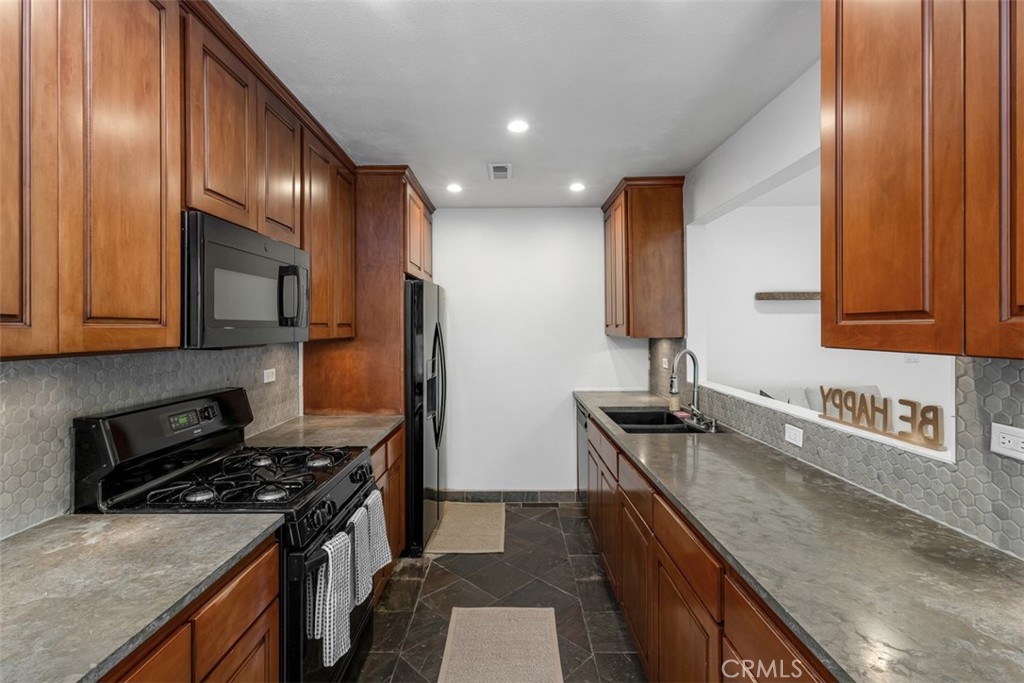 1741 Tustin Avenue 17c