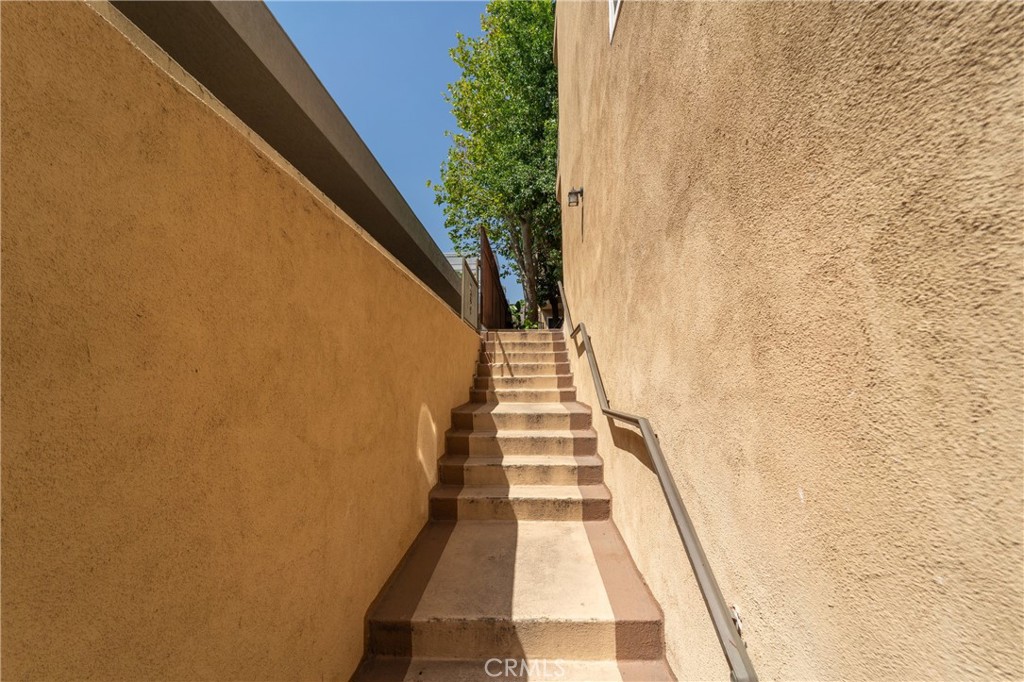 551 W Stocker Street 3