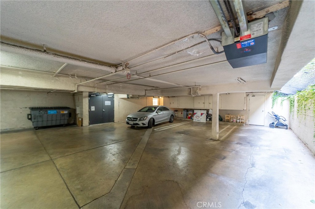 551 W Stocker Street 3