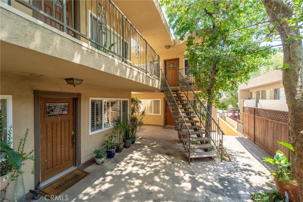 551 W Stocker Street 3