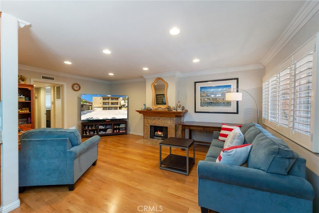 551 W Stocker Street 3