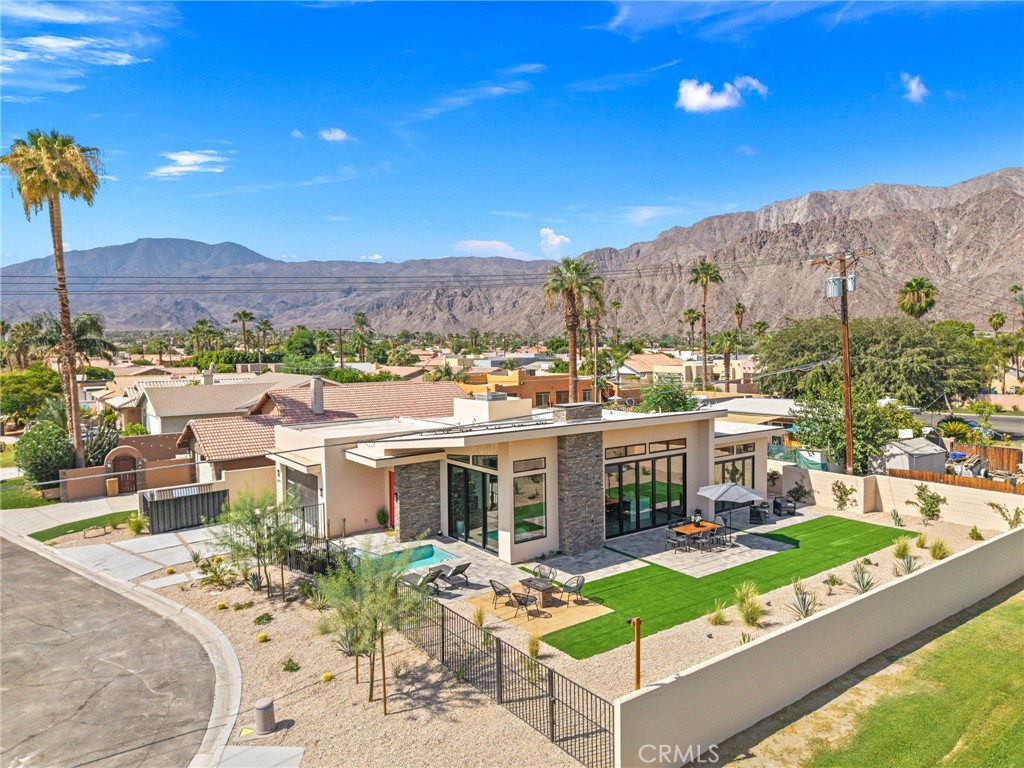 51015 Avenida Velasco