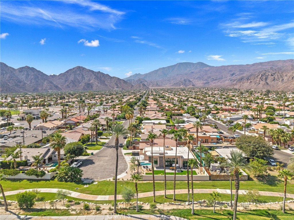 51015 Avenida Velasco