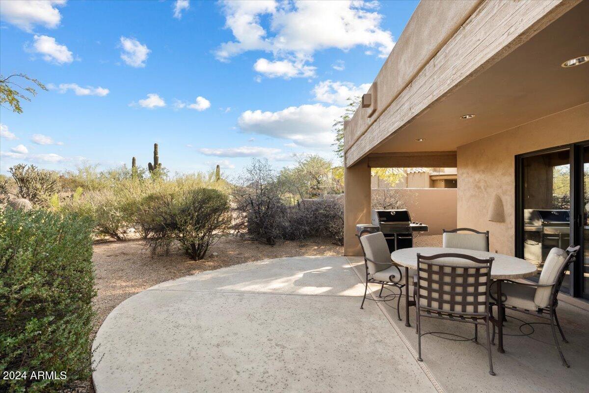 9220 E WHITETHORN Circle