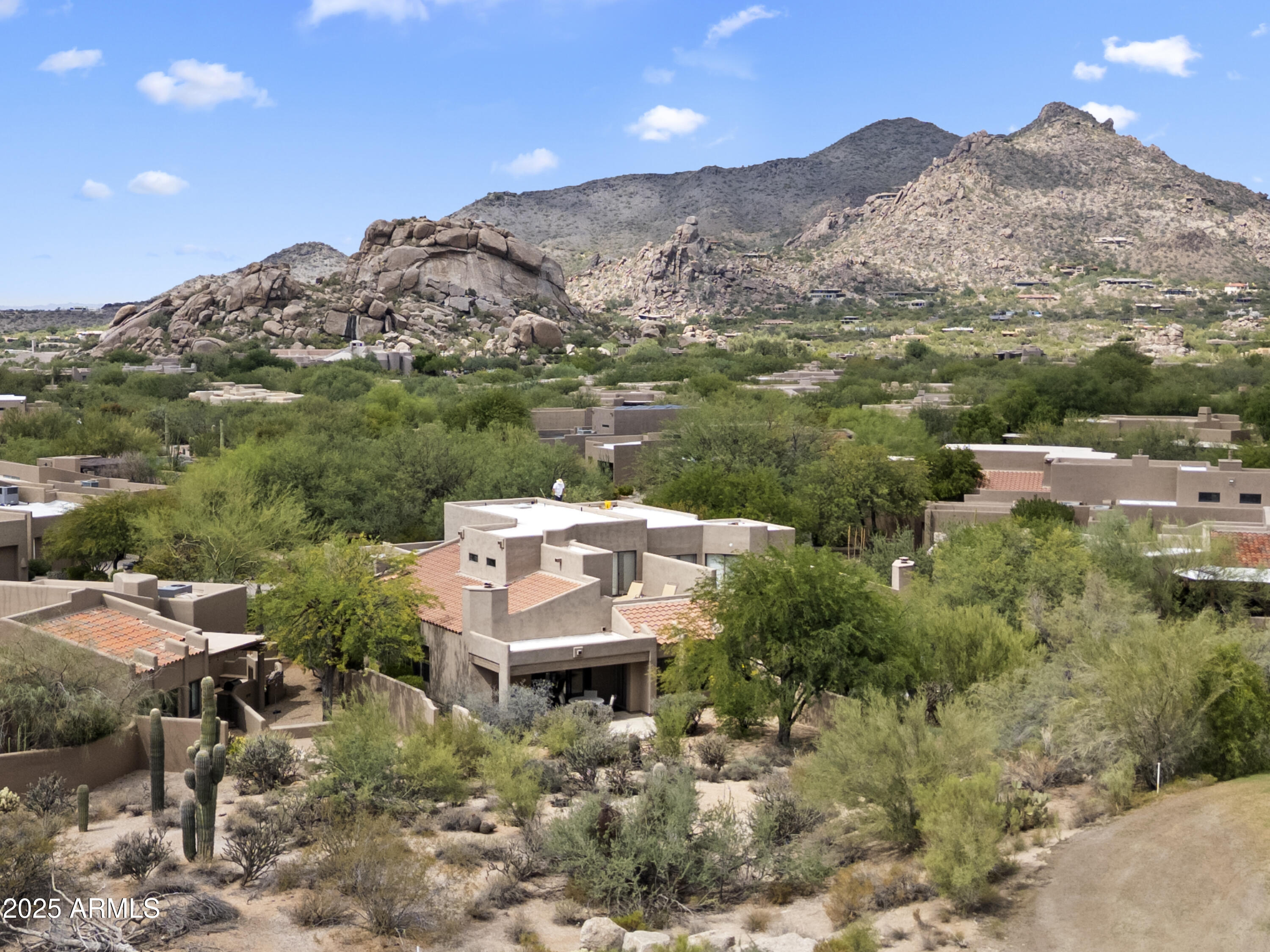 9220 E WHITETHORN Circle