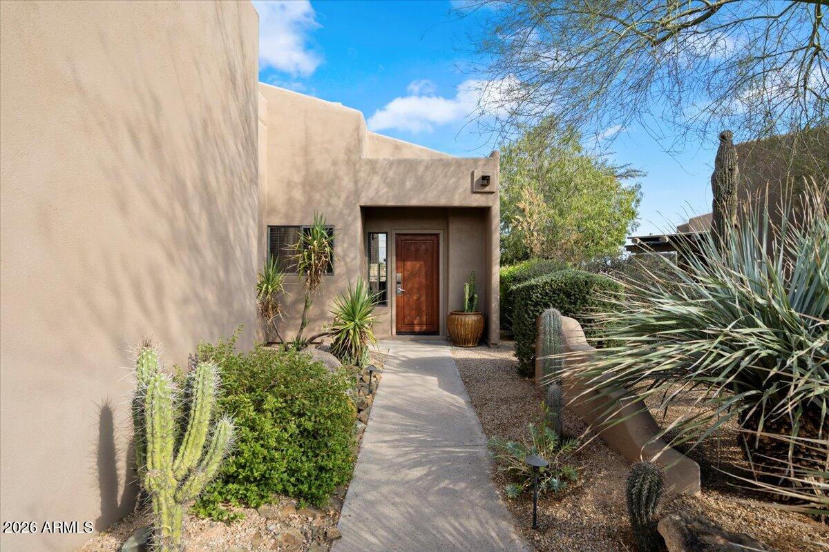 9220 E WHITETHORN Circle