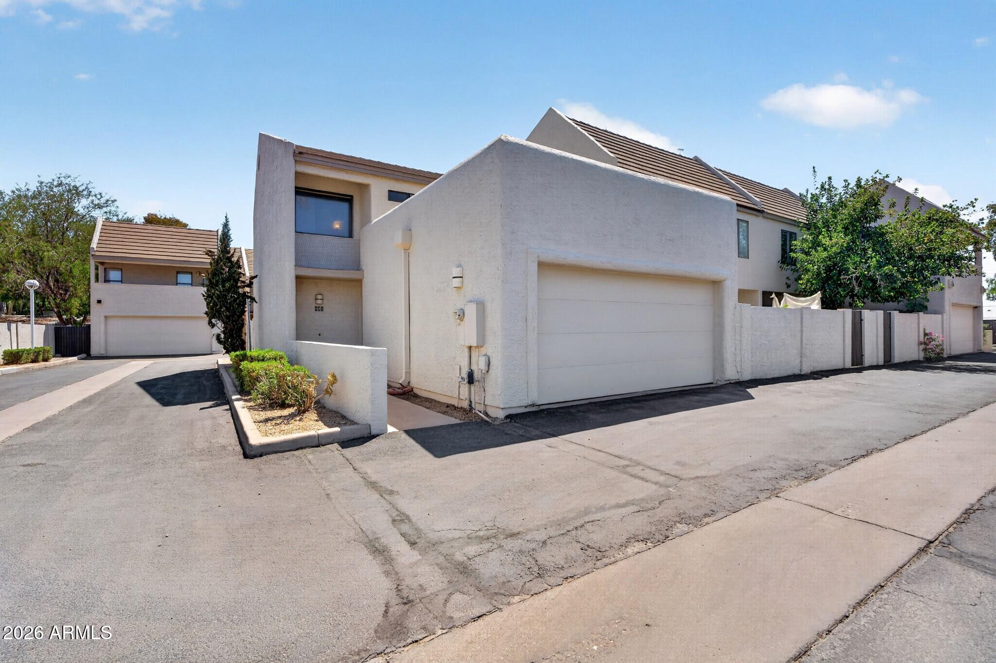 821 E REDONDO Drive