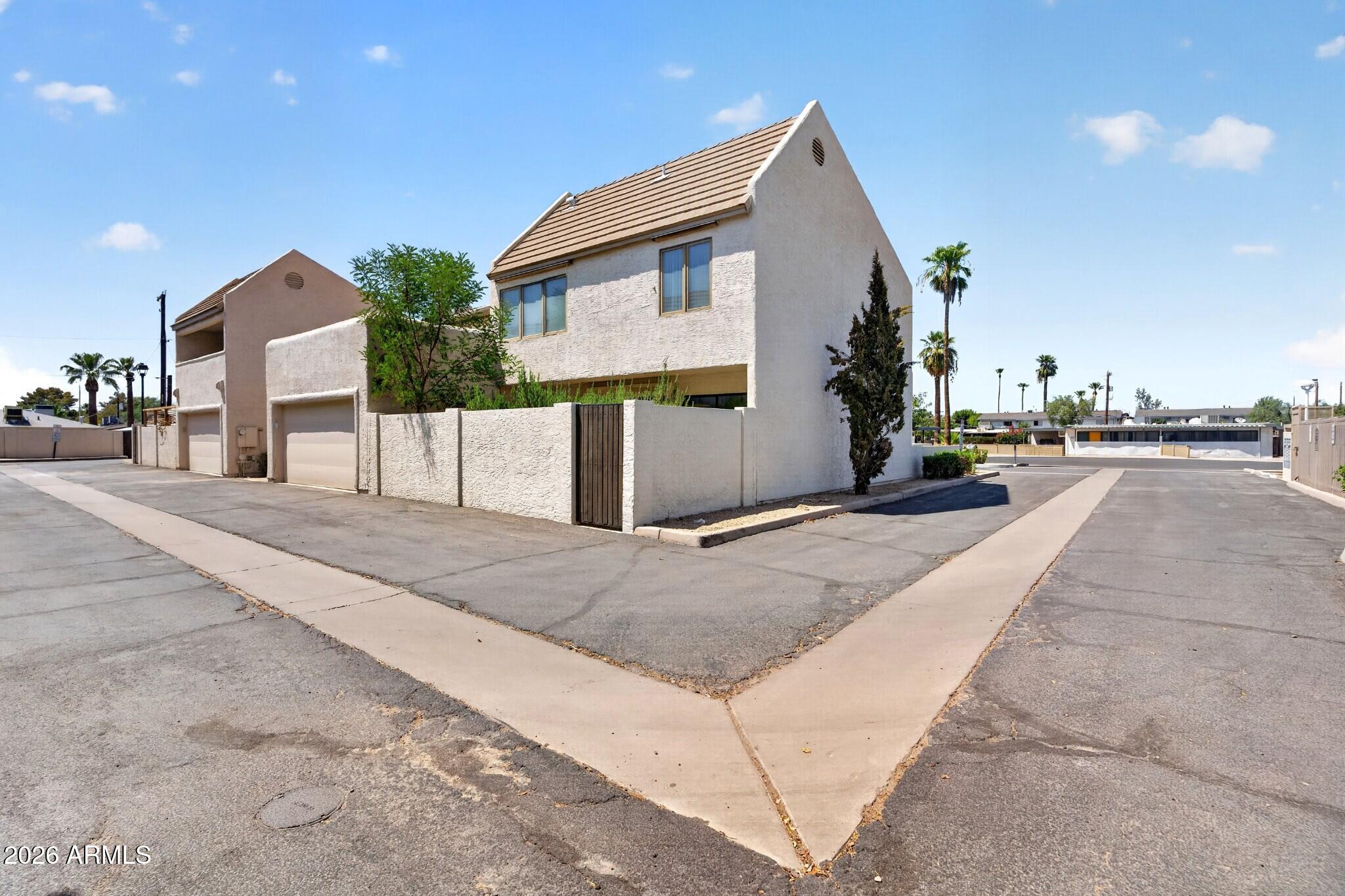 821 E REDONDO Drive