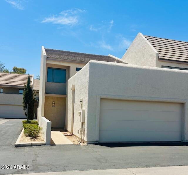 821 E REDONDO Drive