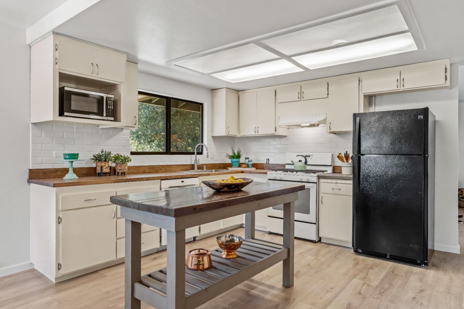 16531 Fiddletown Rd.