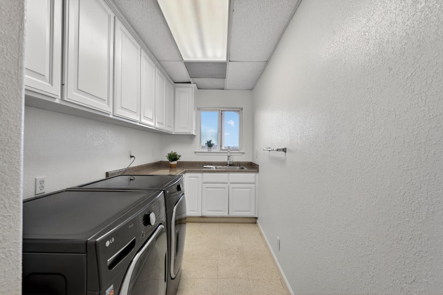 15620 Meadowlark Lane
