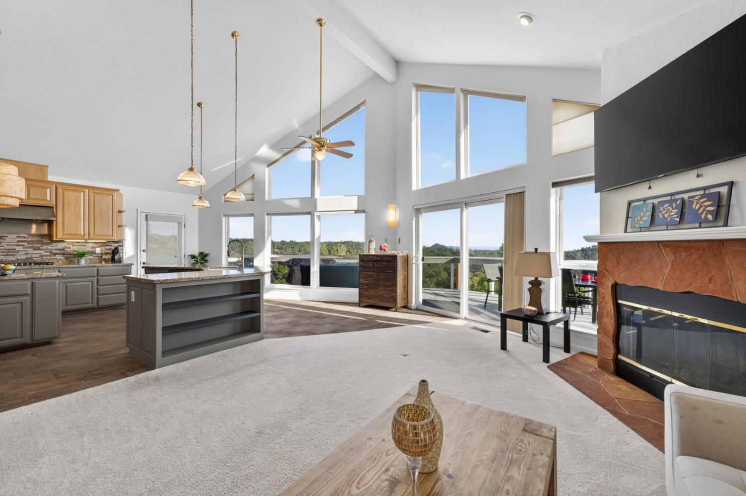 15620 Meadowlark Lane