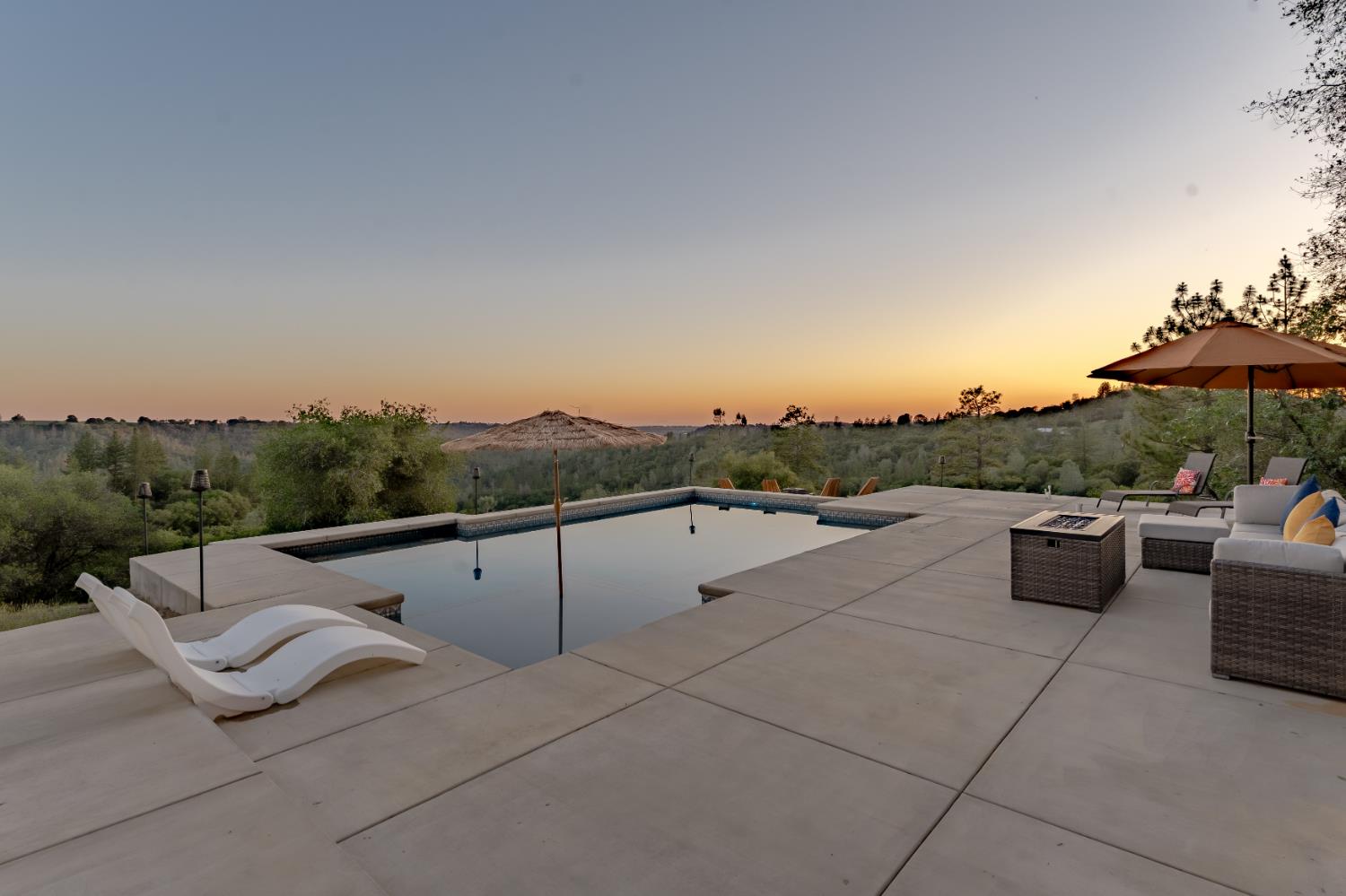 15620 Meadowlark Lane