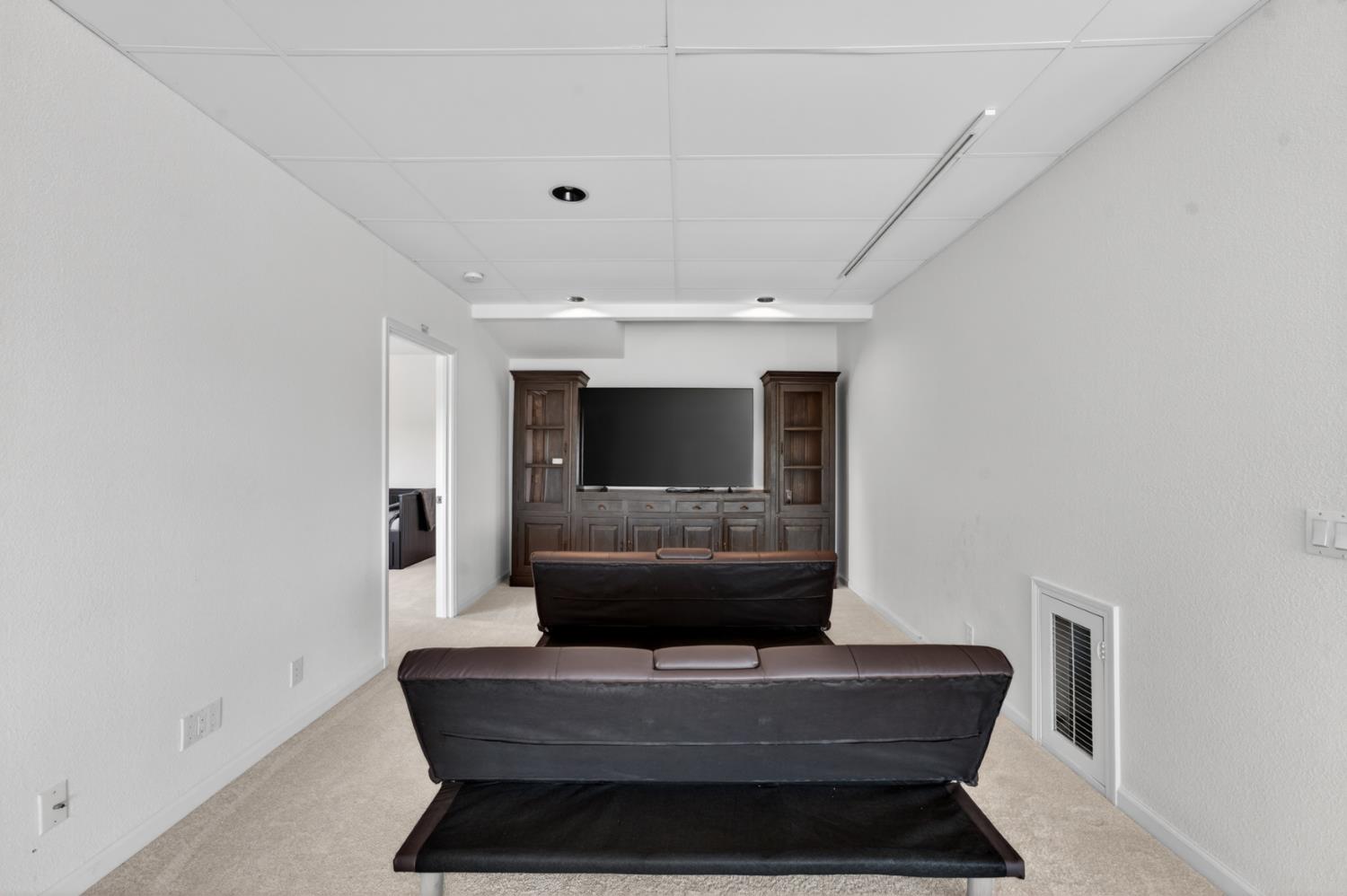 15620 Meadowlark Lane