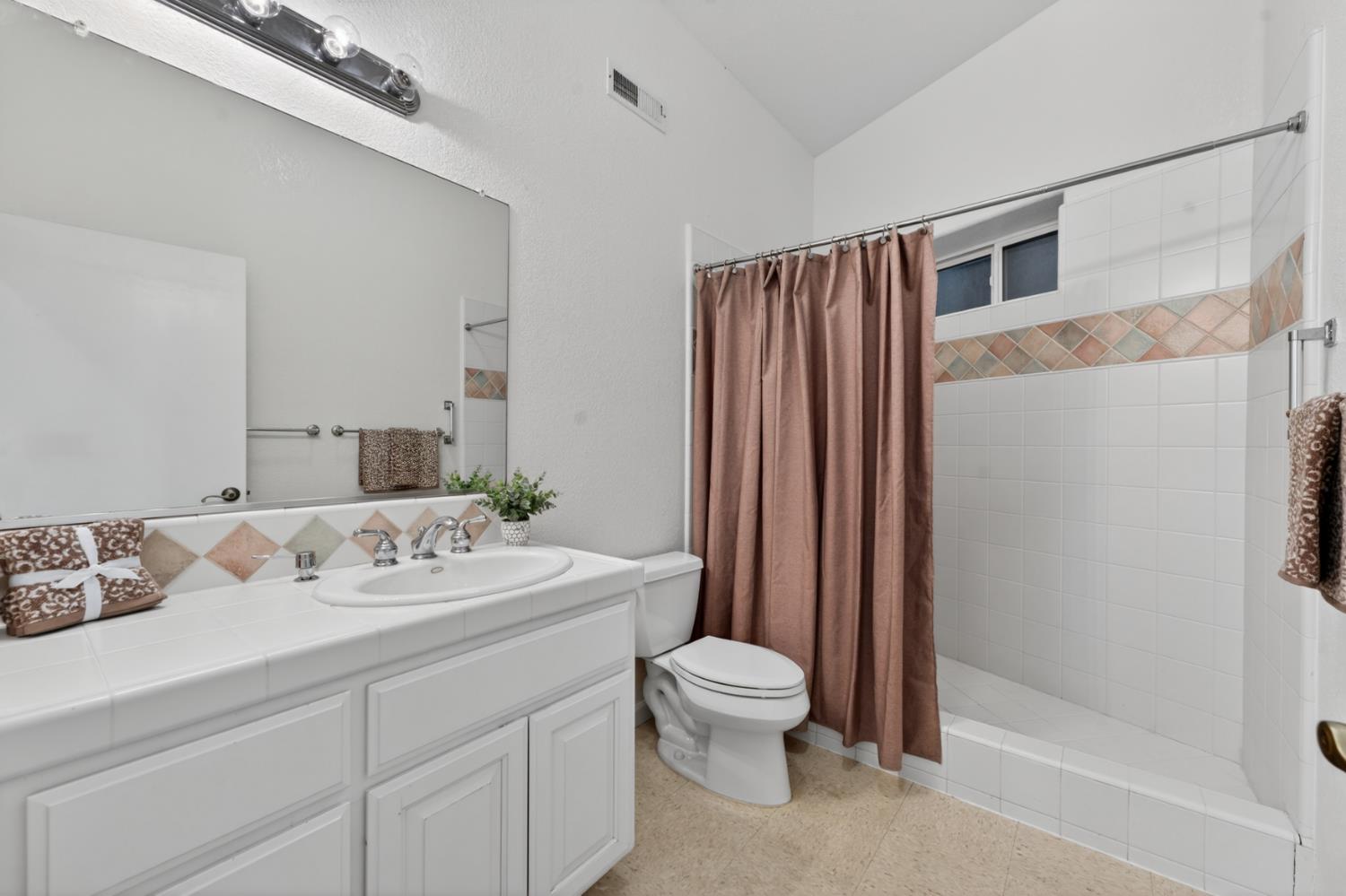 15620 Meadowlark Lane
