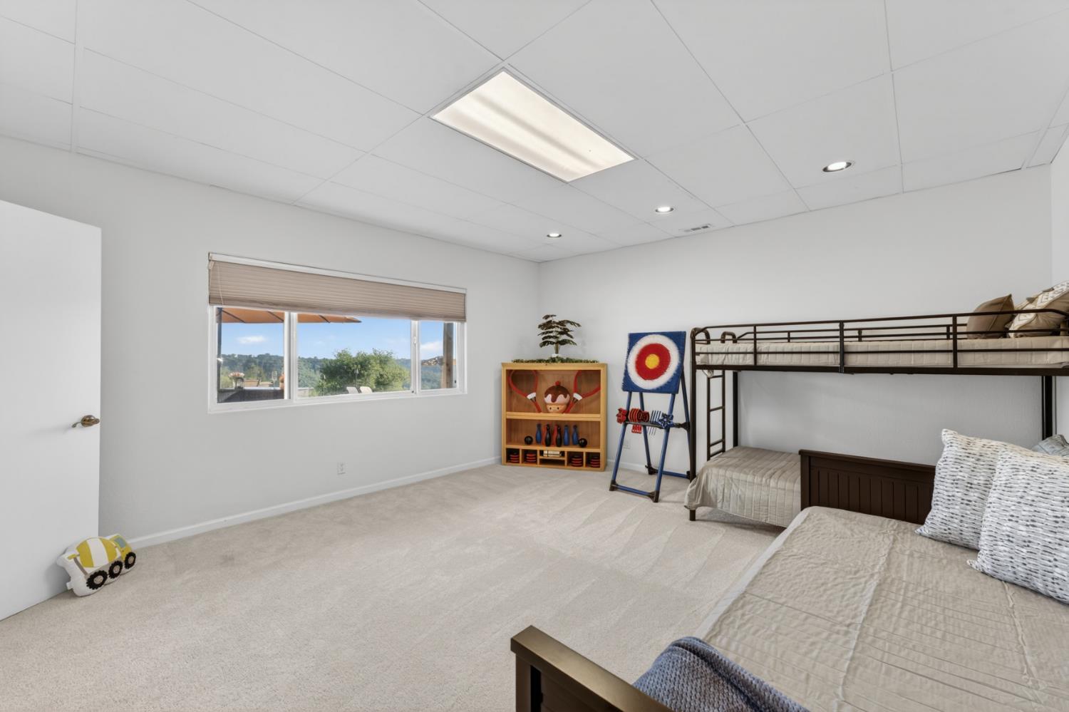 15620 Meadowlark Lane