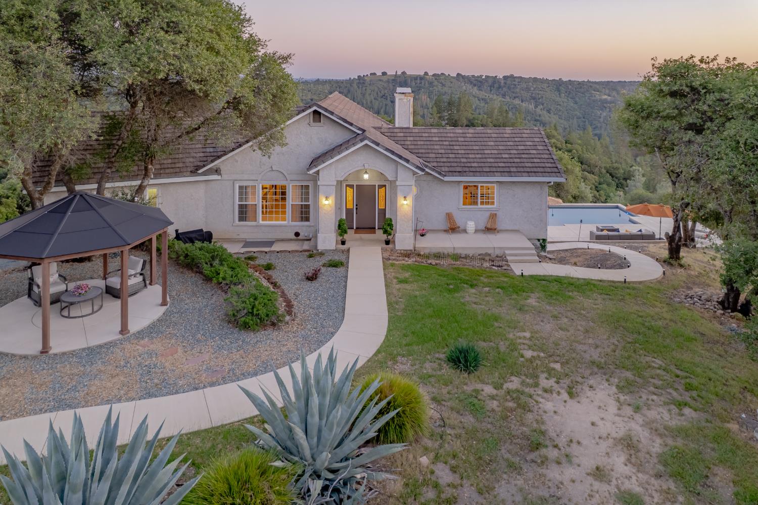 15620 Meadowlark Lane