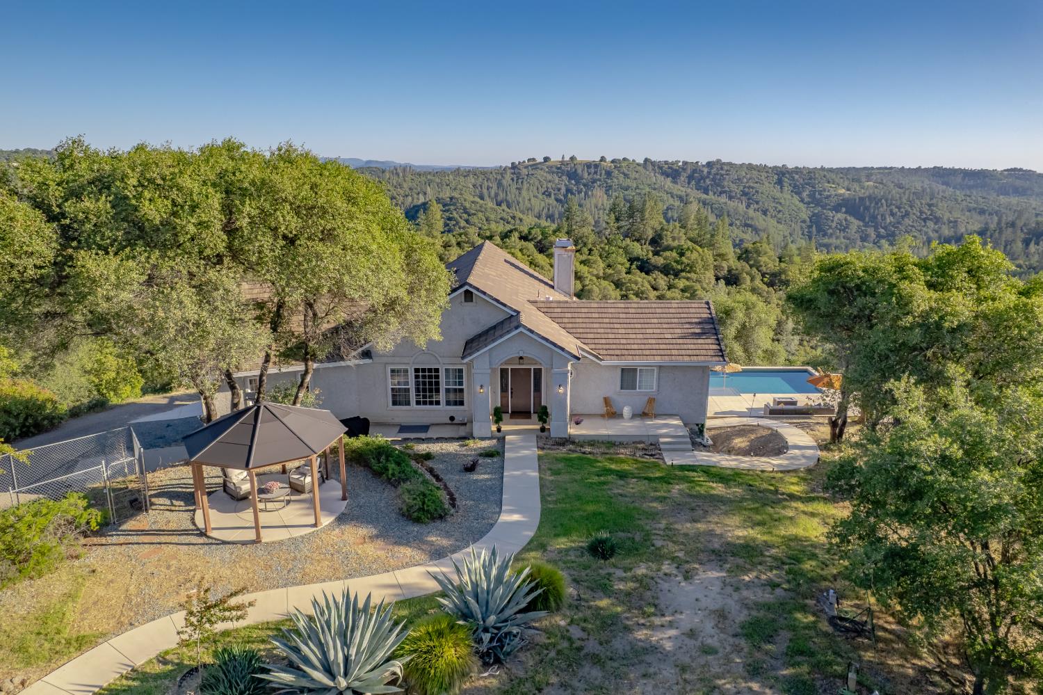 15620 Meadowlark Lane