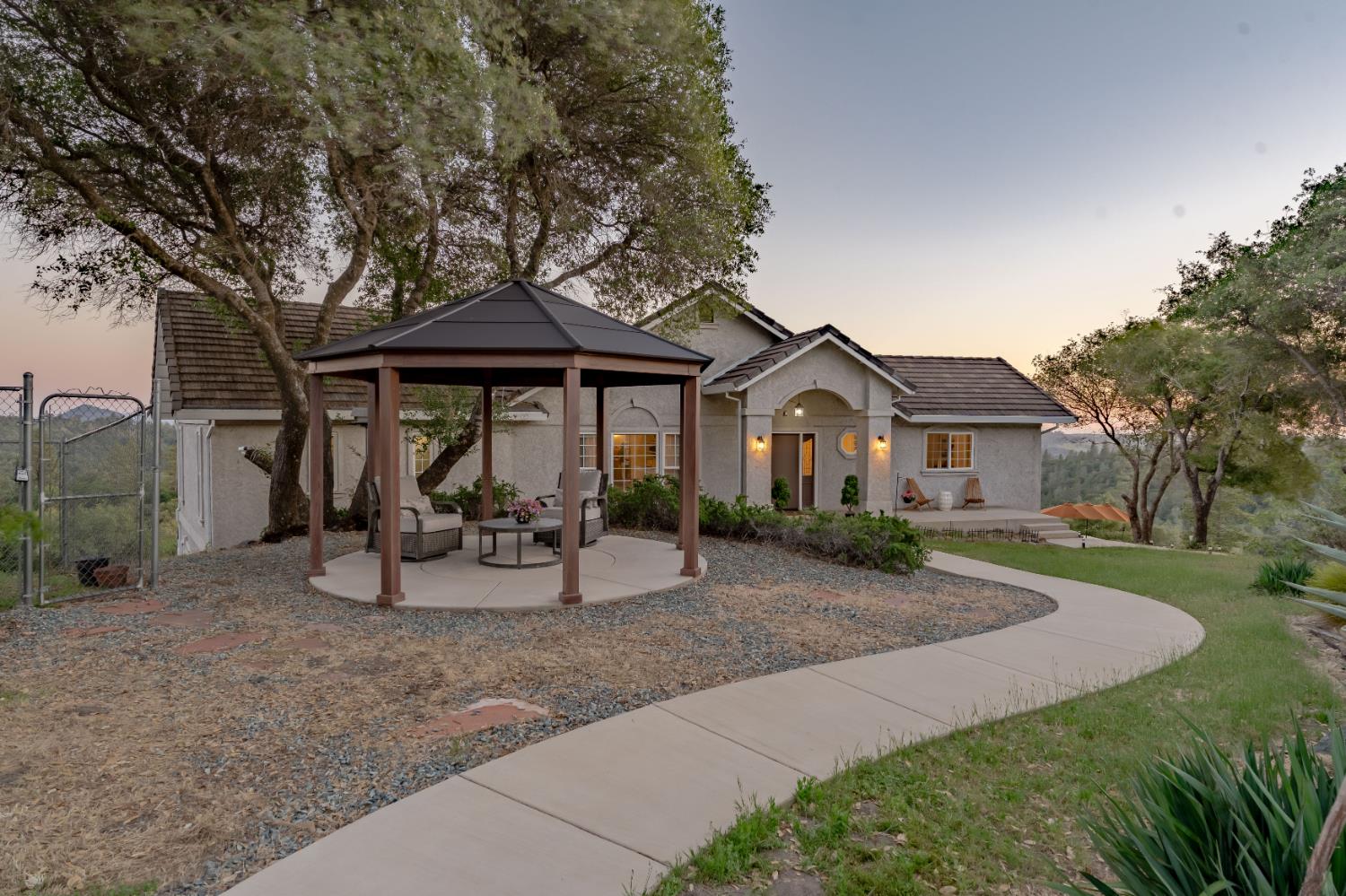 15620 Meadowlark Lane