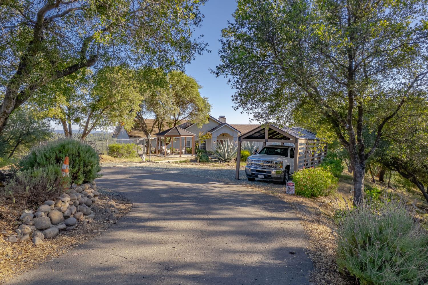 15620 Meadowlark Lane