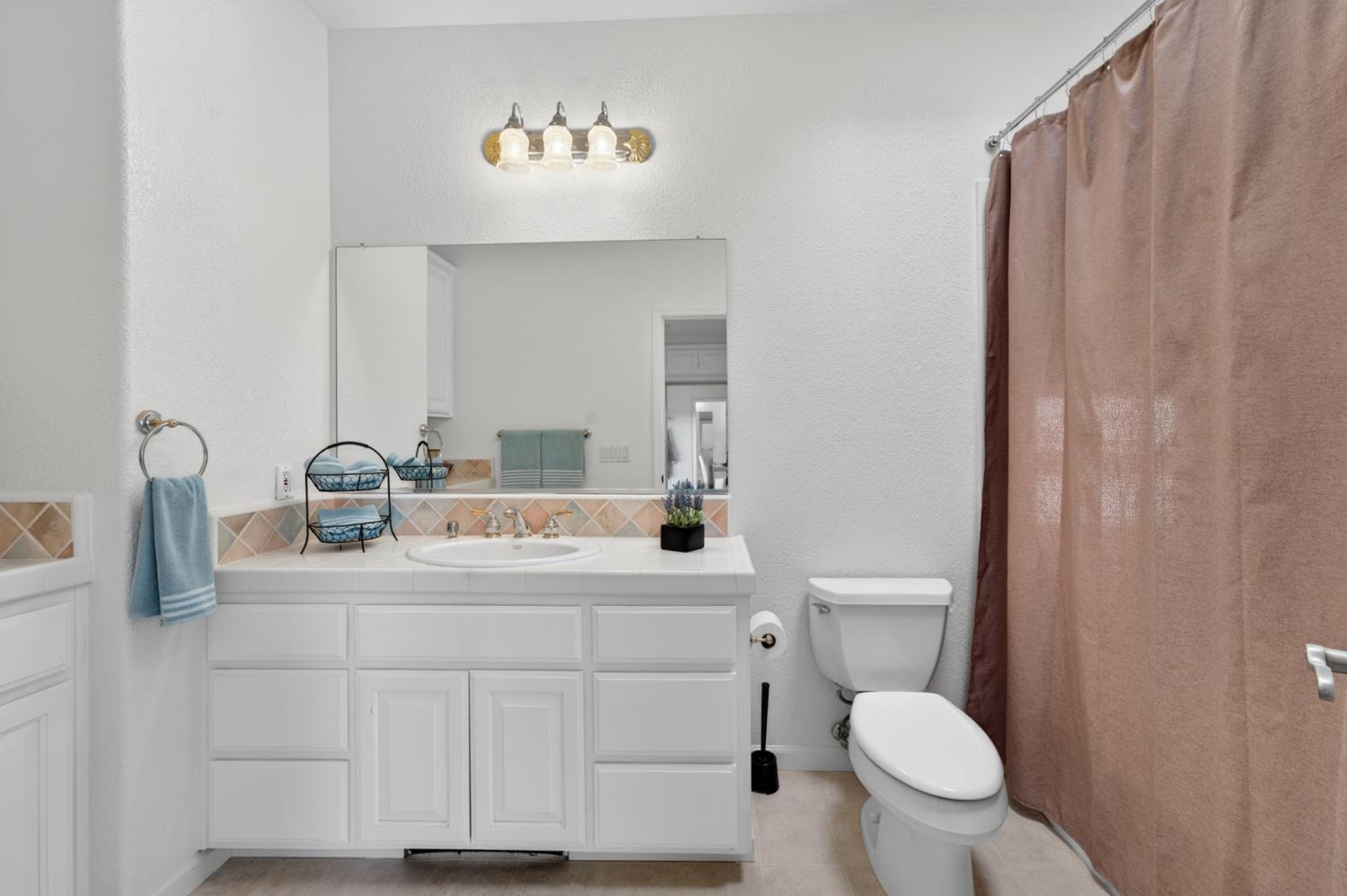 15620 Meadowlark Lane