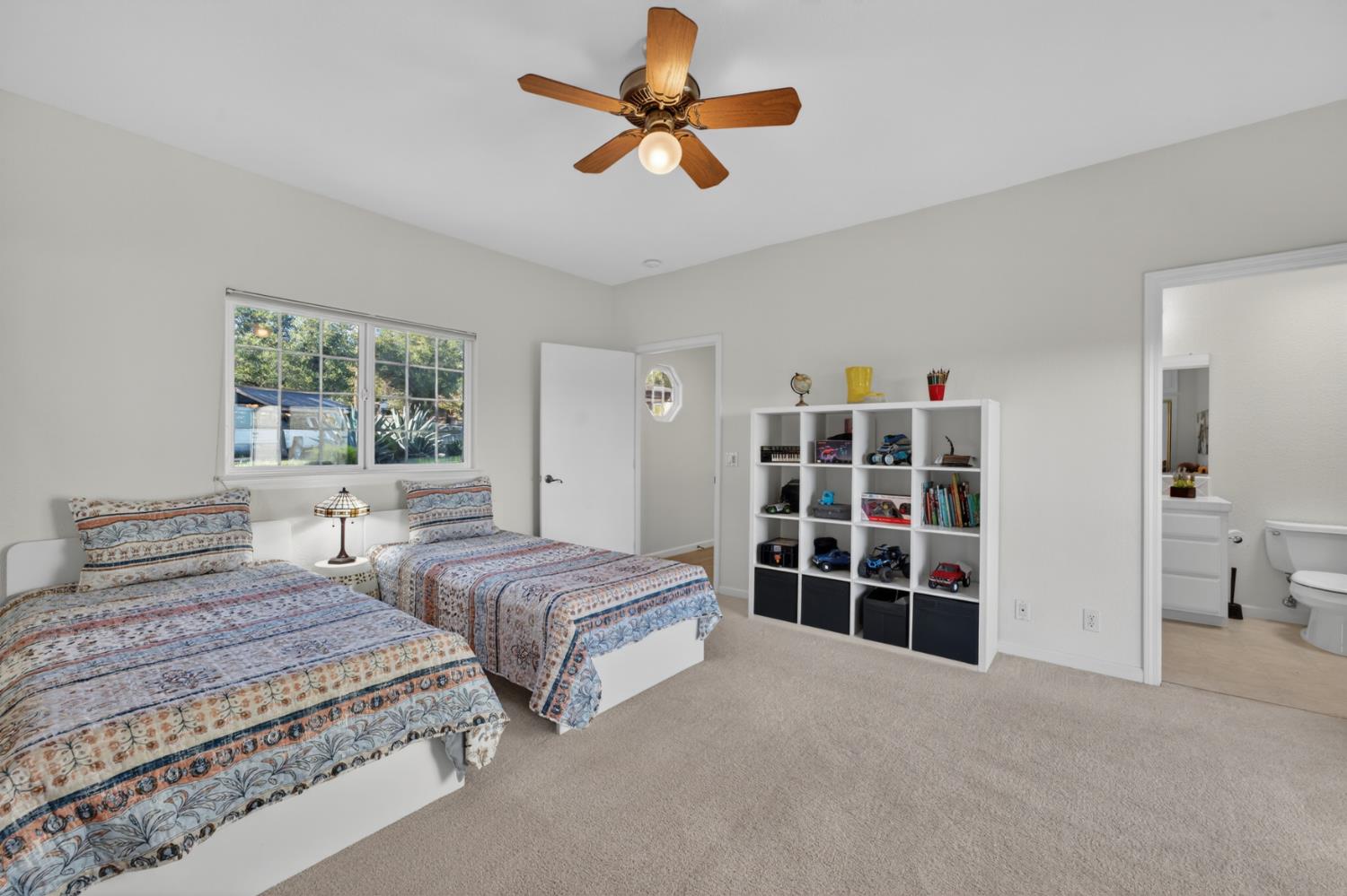 15620 Meadowlark Lane