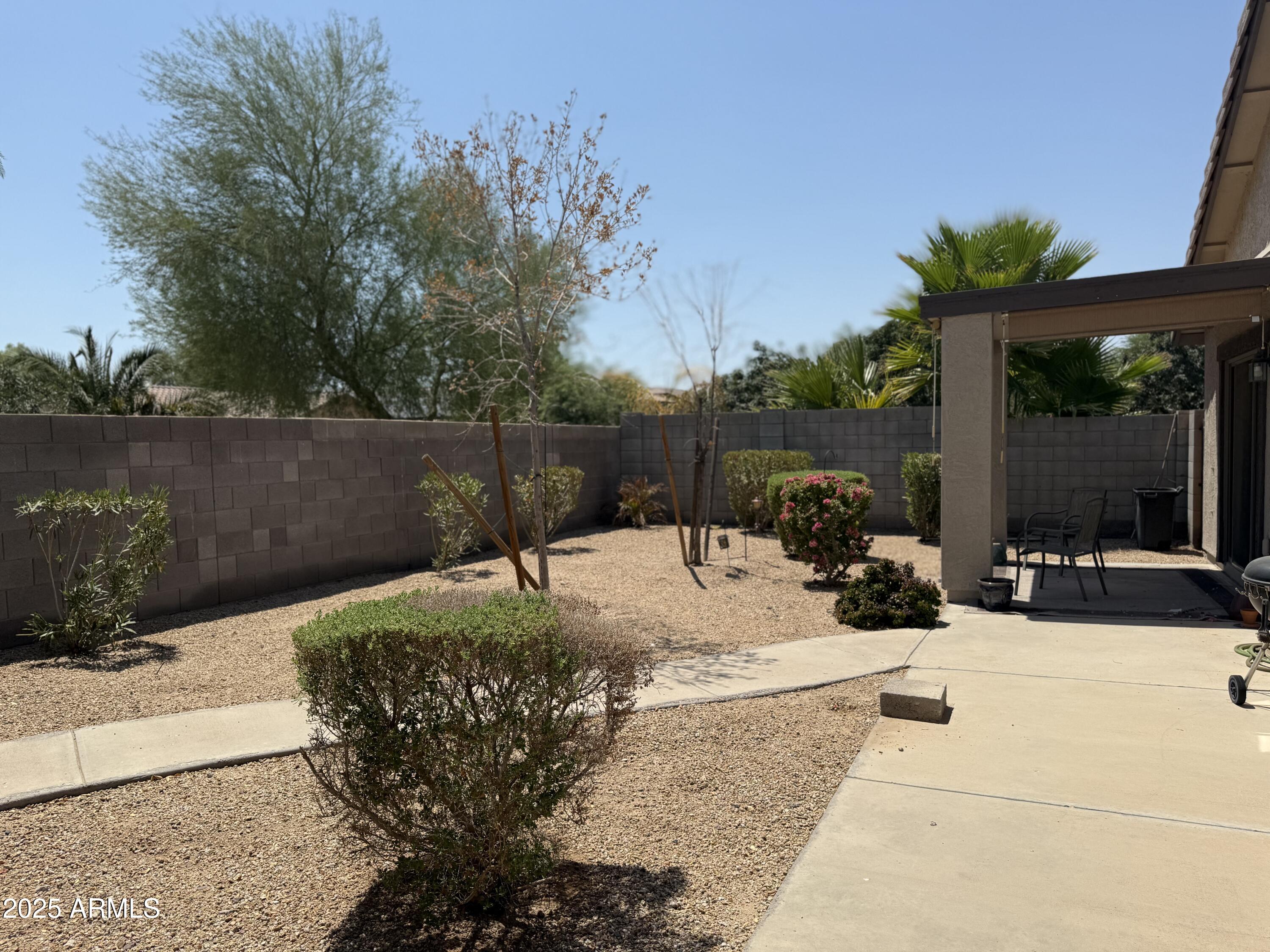 25697 W NANCY Lane