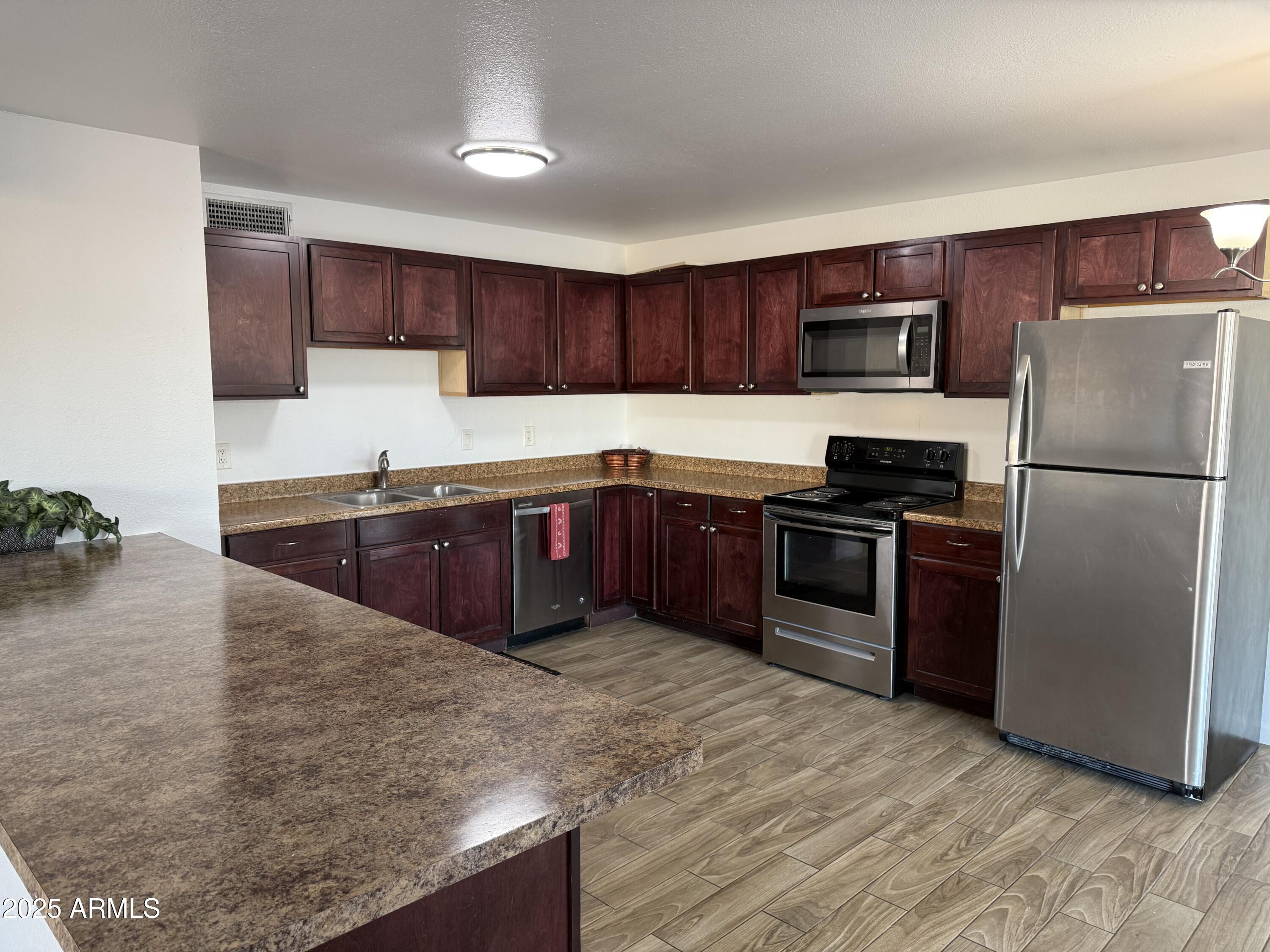 5234 W BANFF Lane, Glendale