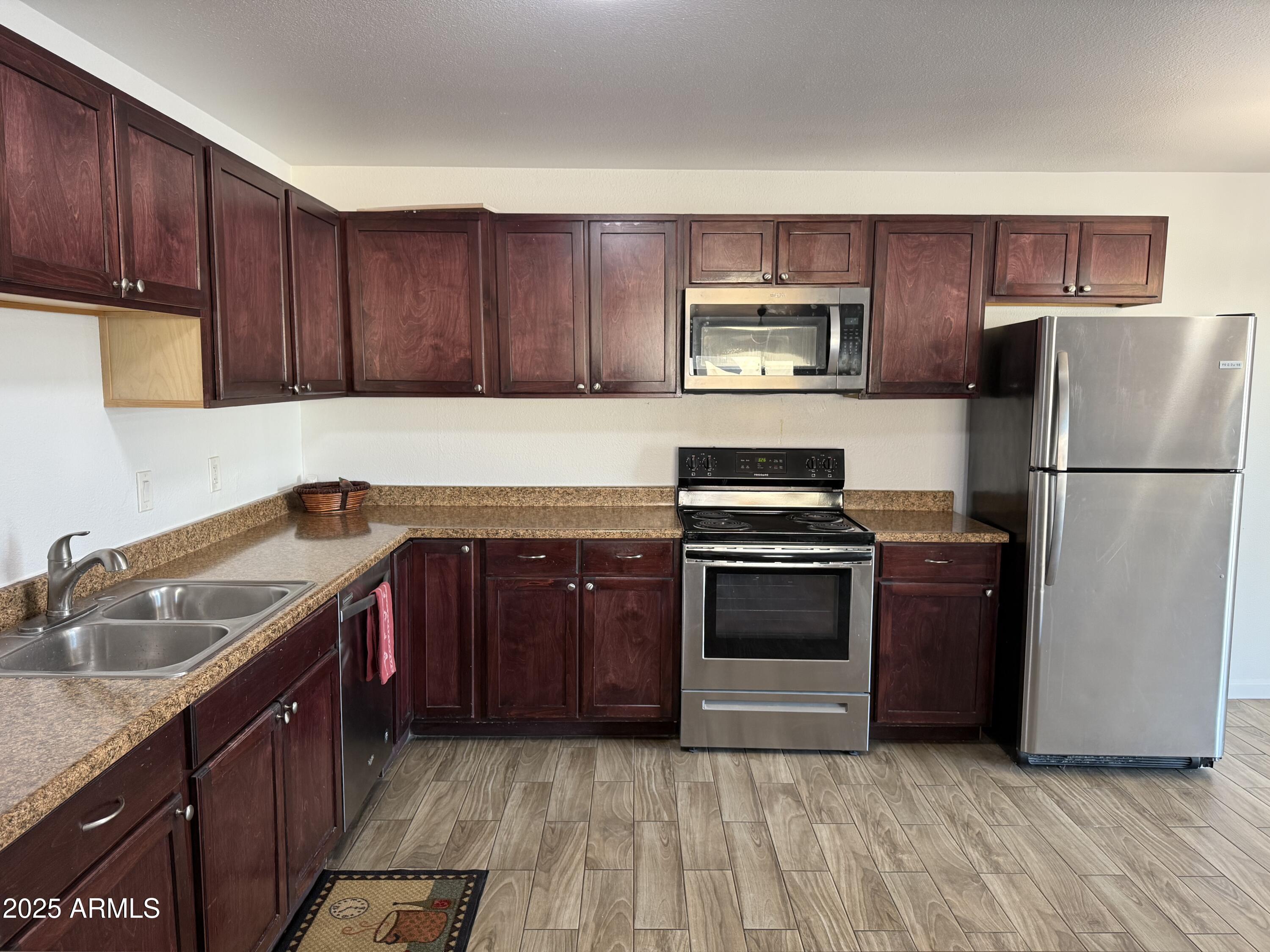 5234 W BANFF Lane, Glendale