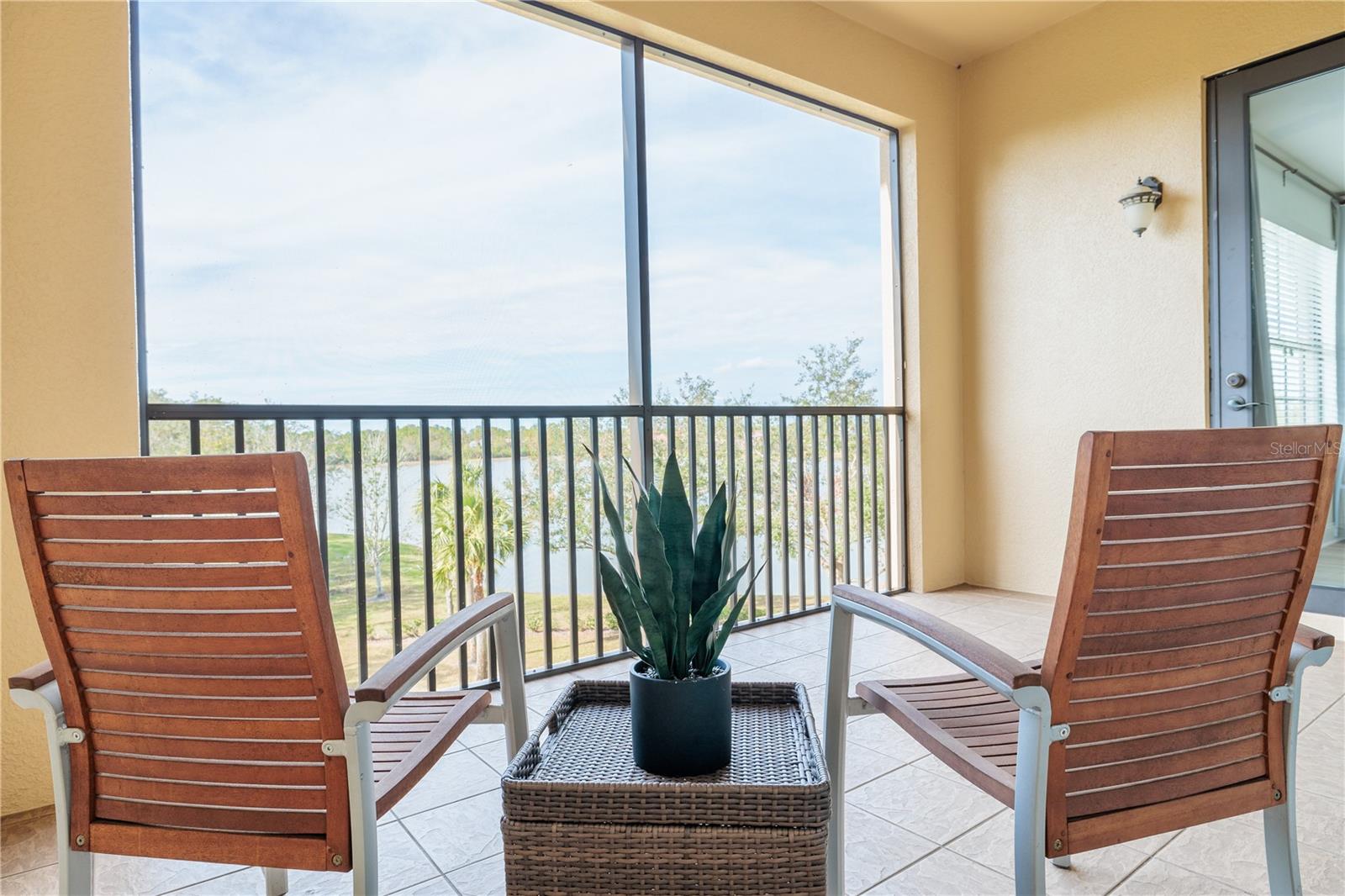 7702 LAKE VISTA CT #306