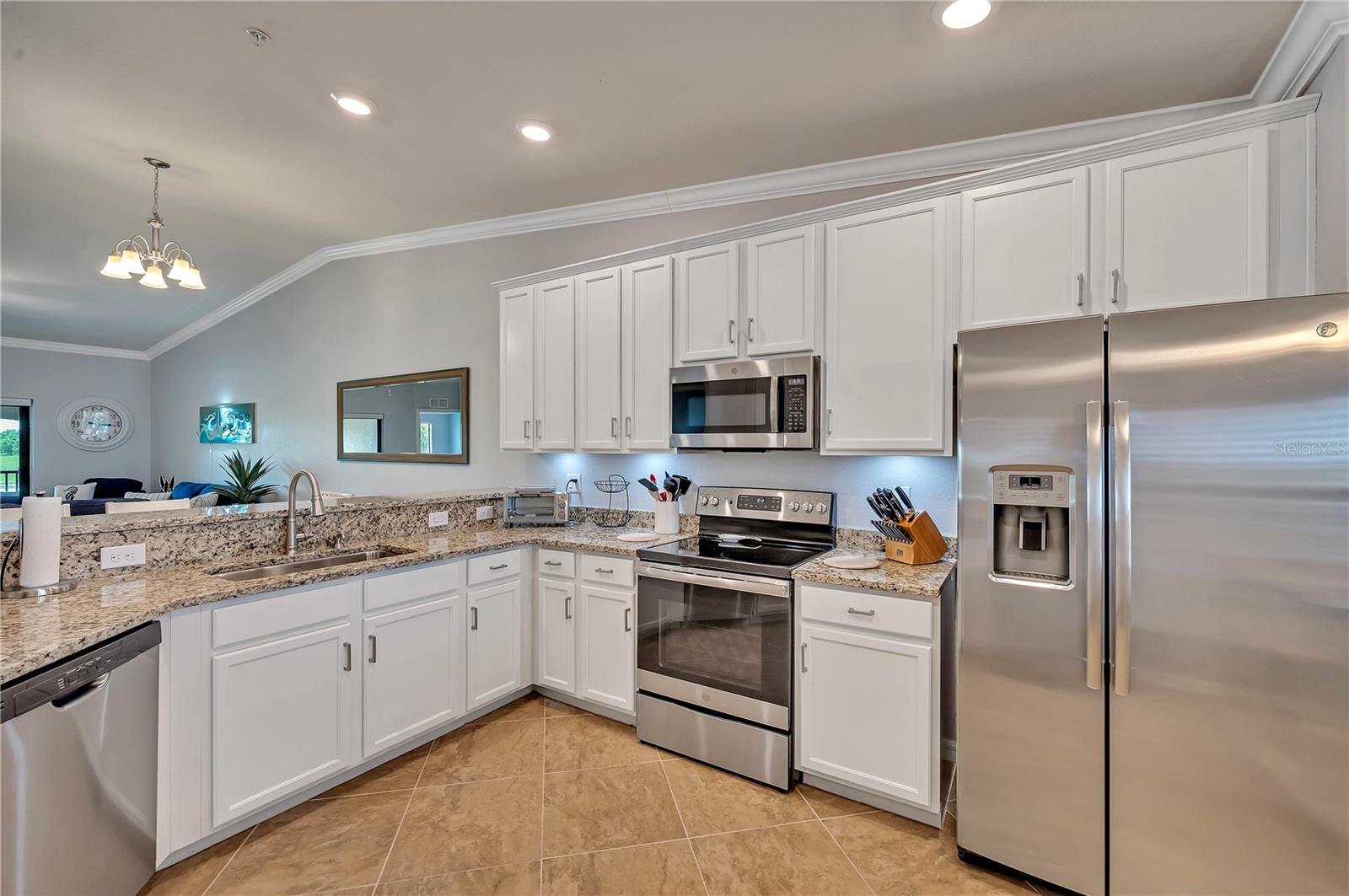 5577 PALMER CIR #201