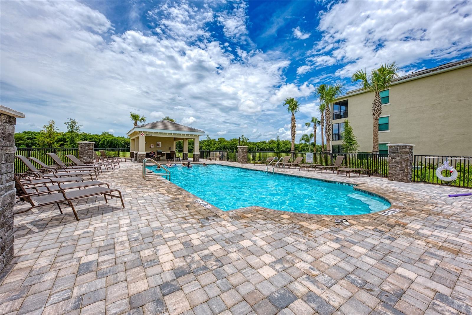 17704 GAWTHROP DR #207