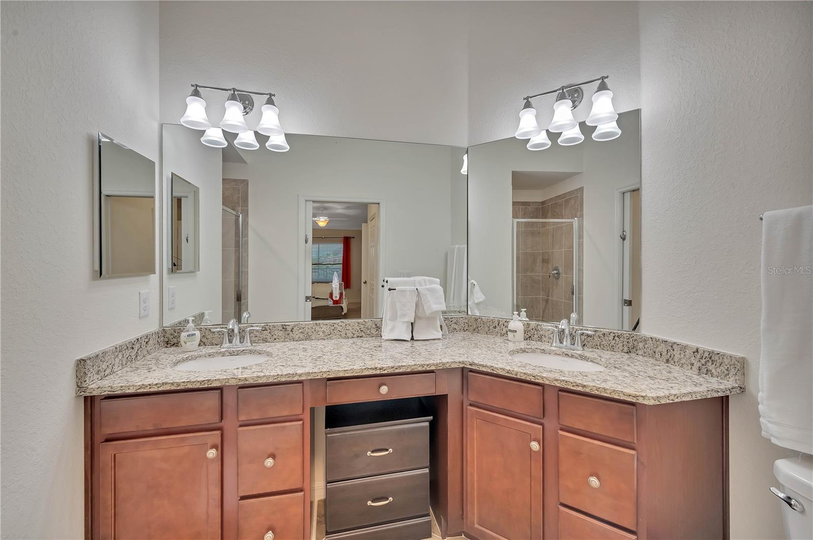 5517 PALMER CIR #203
