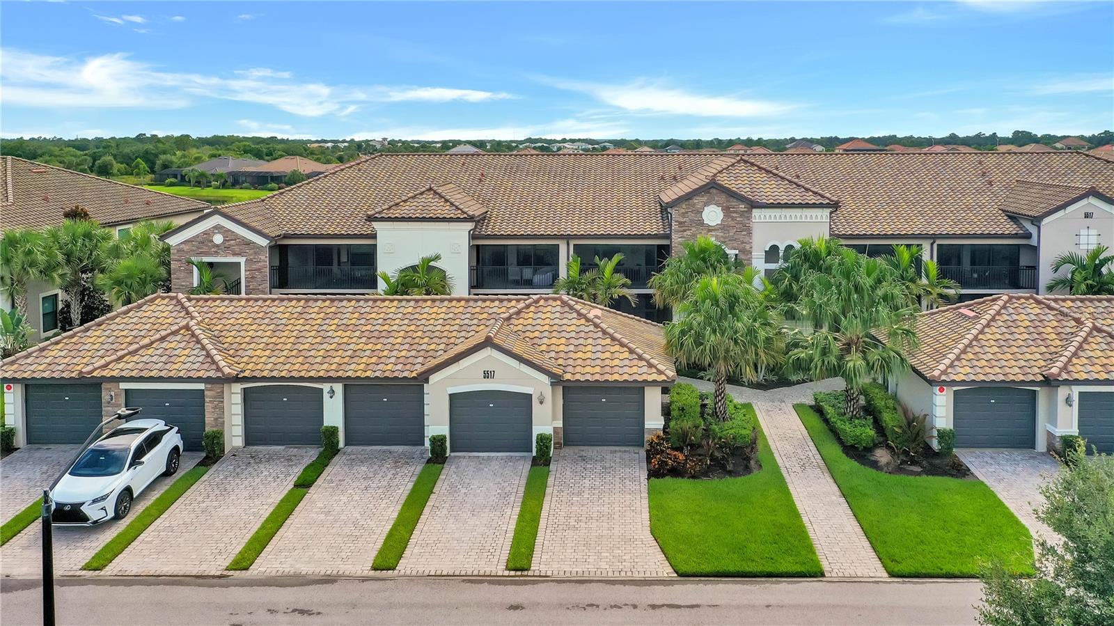 5517 PALMER CIR #203