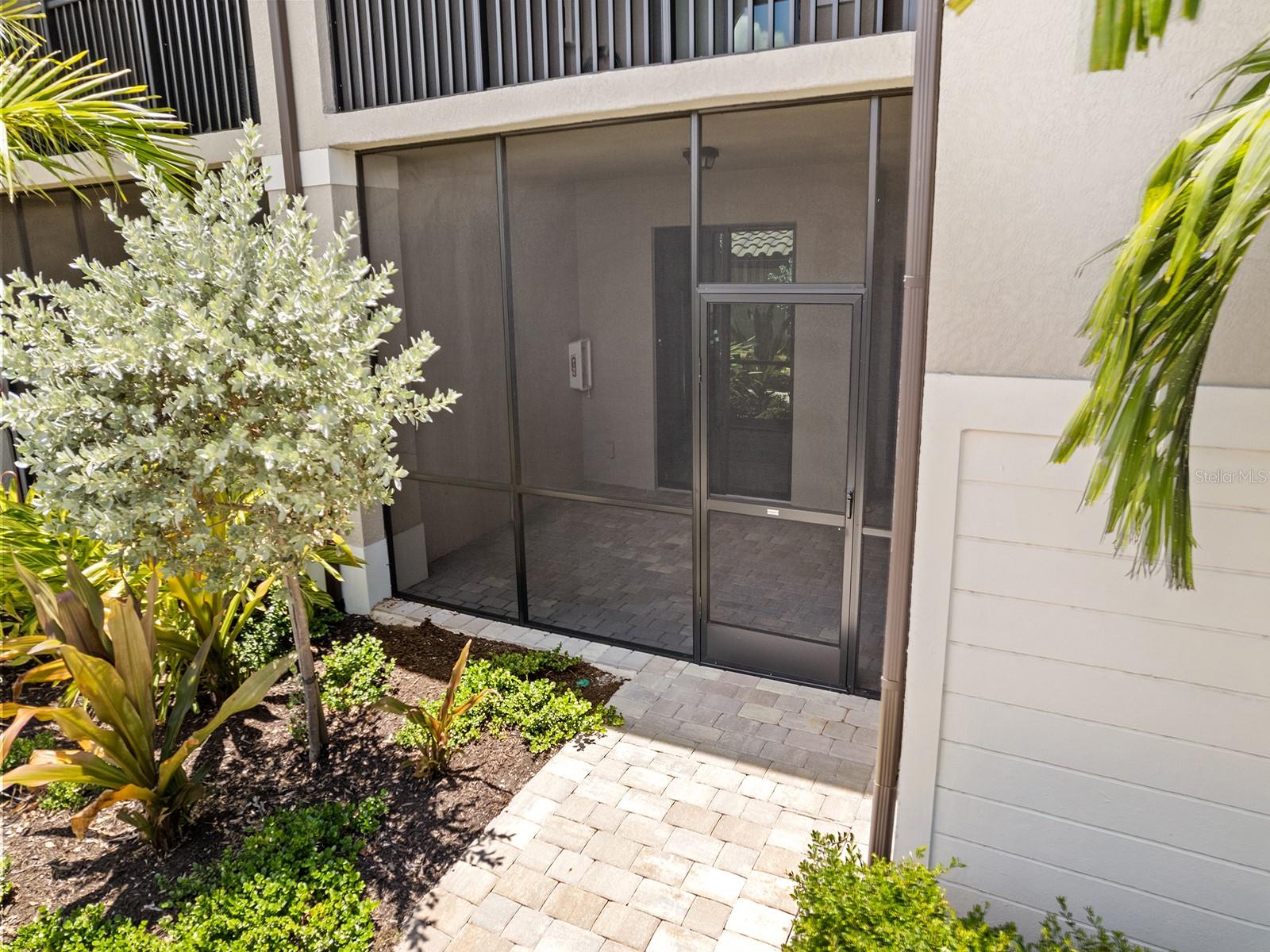 5694 PALMER CIR #105