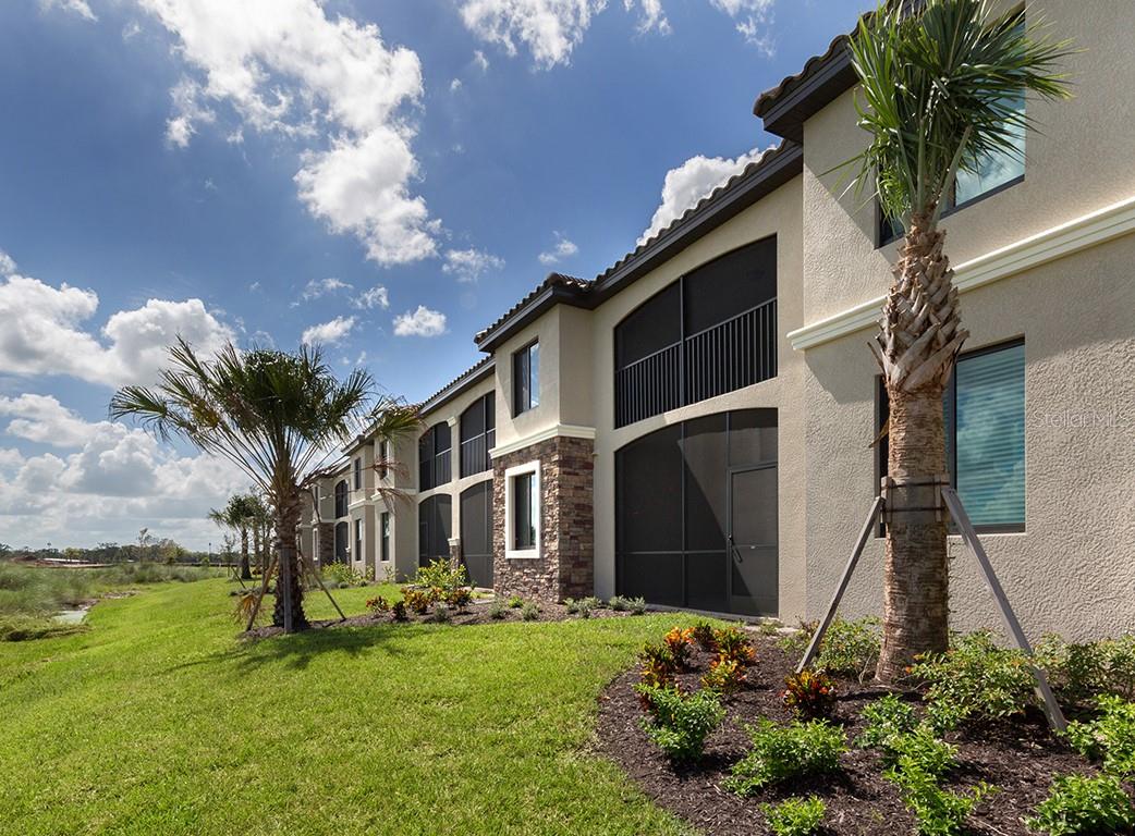 5518 PALMER CIR #102