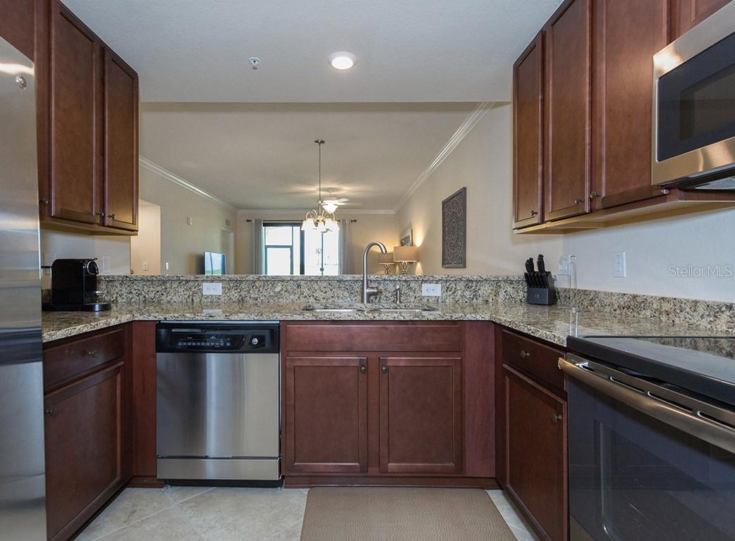 5518 PALMER CIR #102