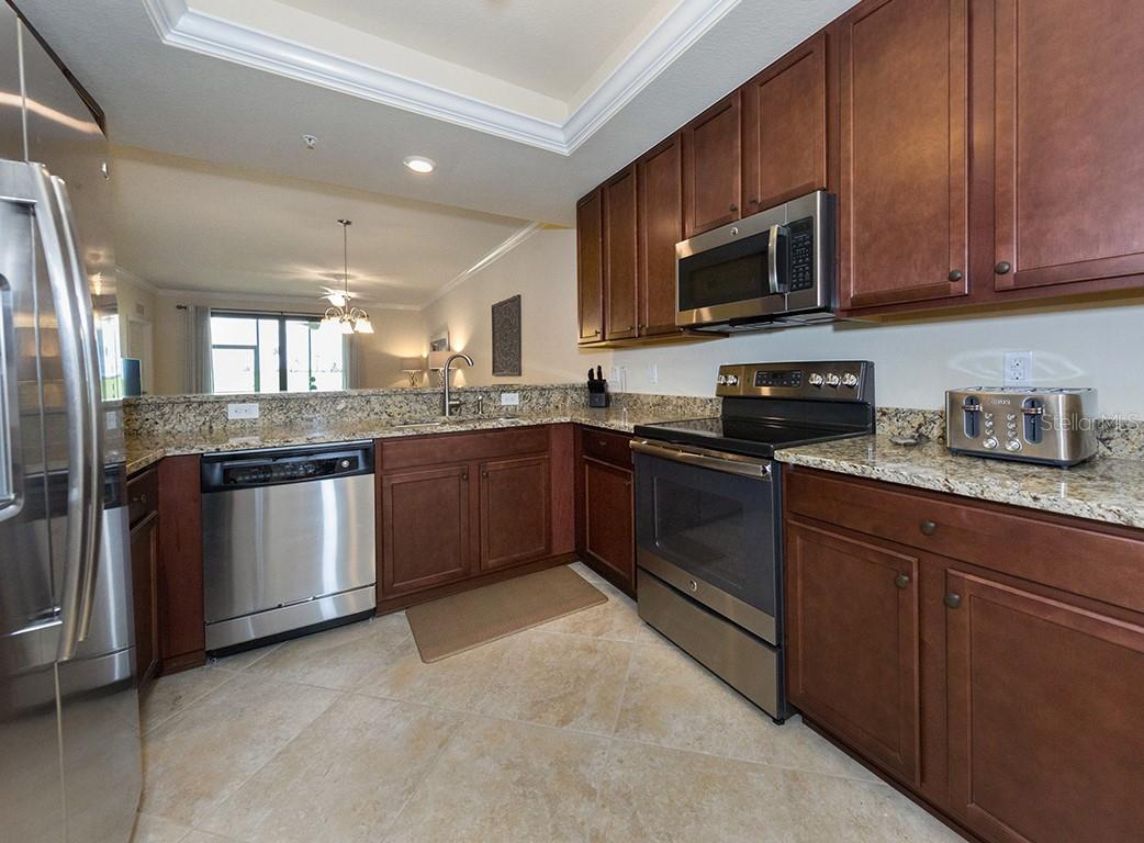 5518 PALMER CIR #102