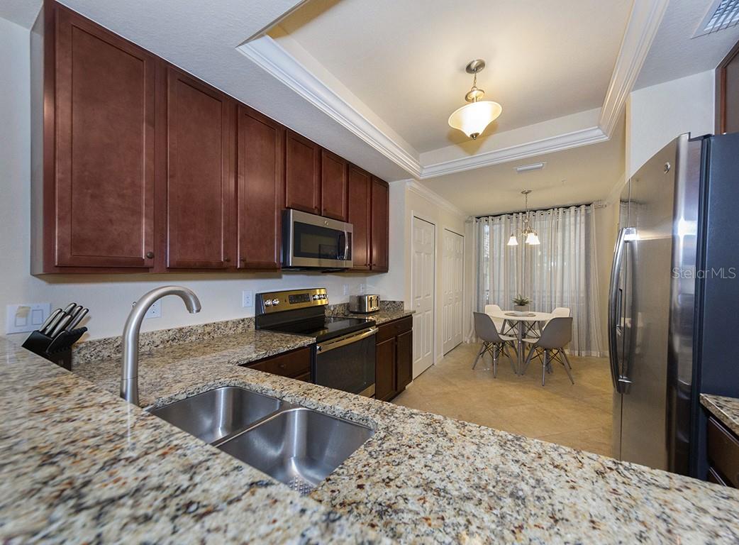 5518 PALMER CIR #102