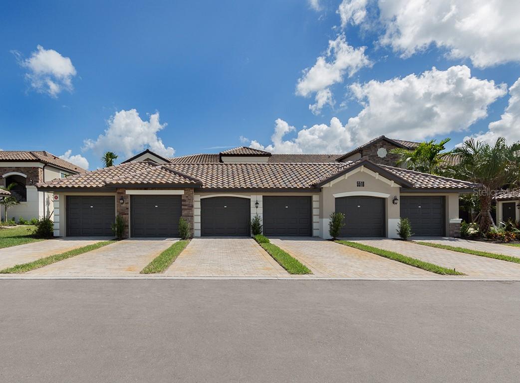 5518 PALMER CIR #102