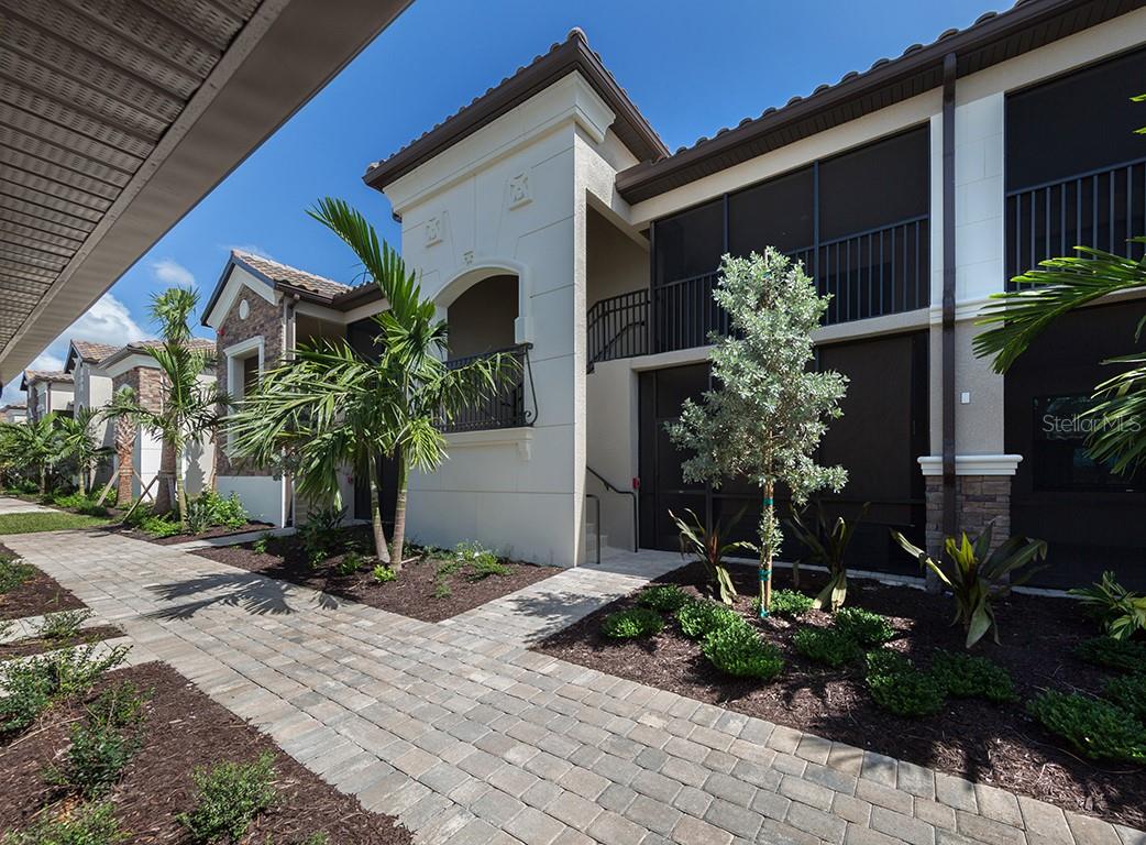 5518 PALMER CIR #102