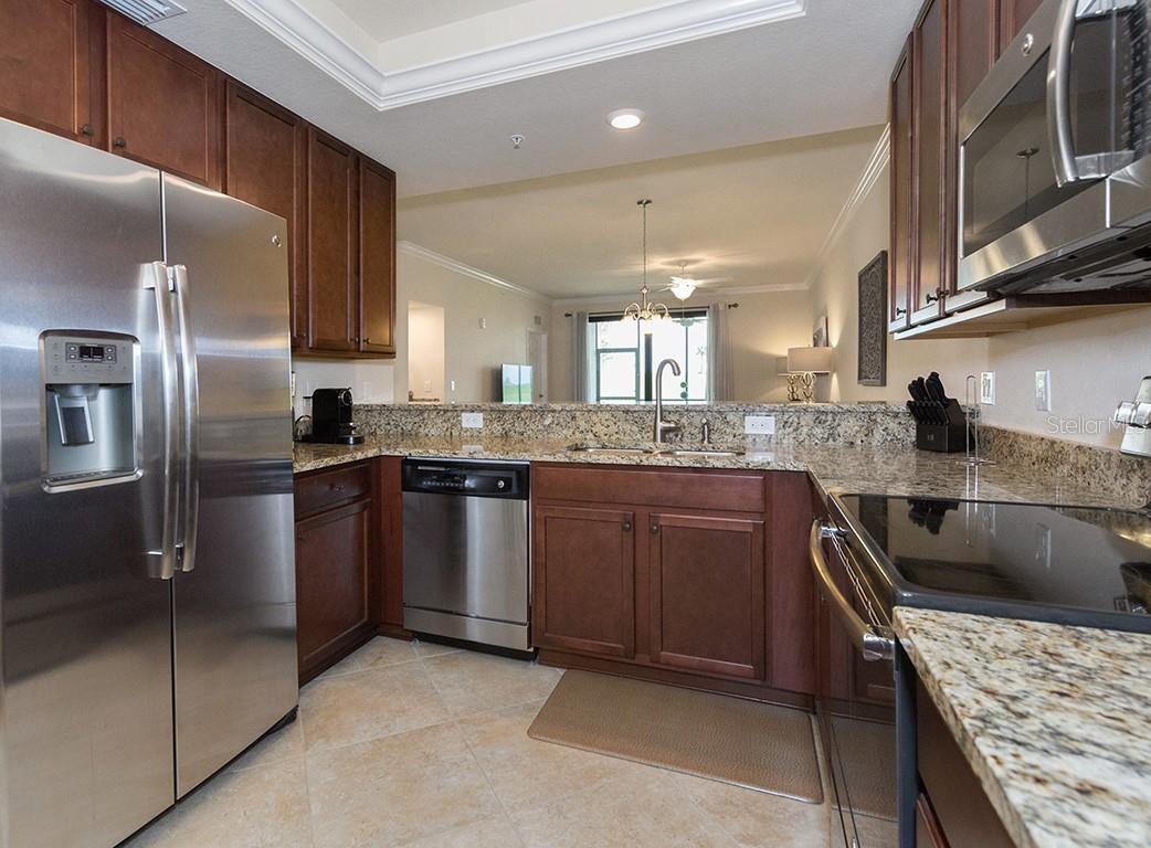 5518 PALMER CIR #102