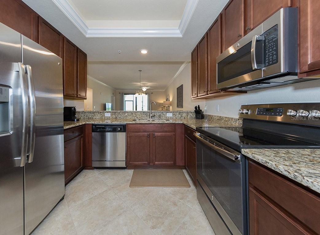 5518 PALMER CIR #102