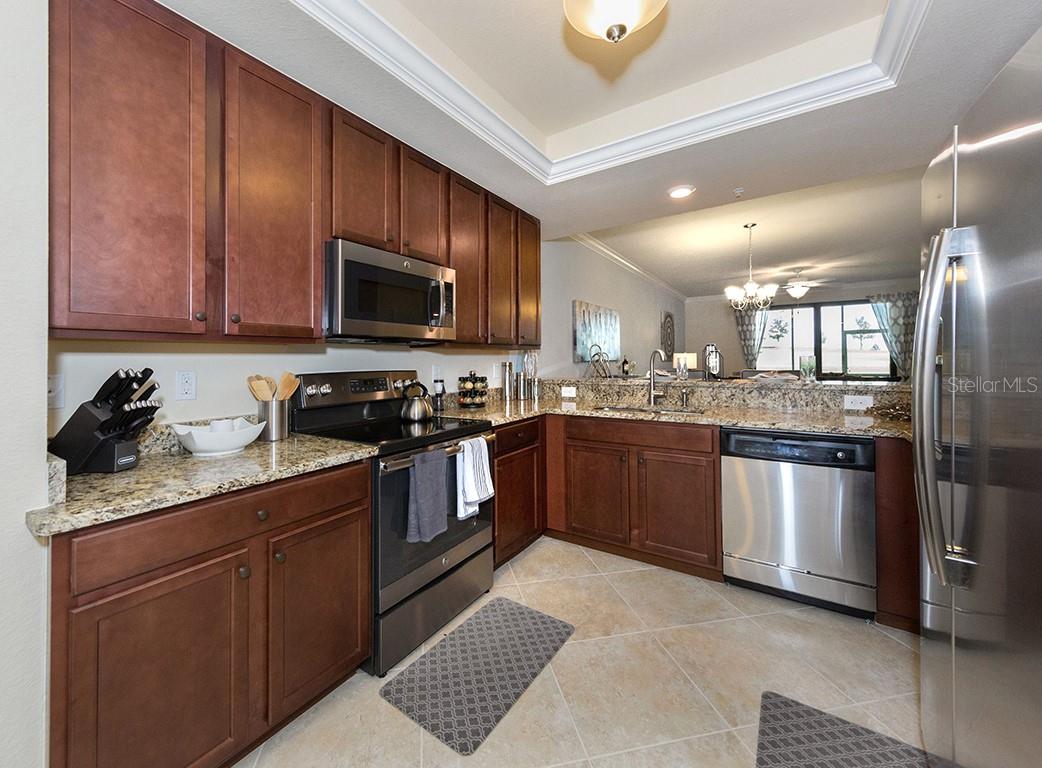 5528 PALMER CIR #105