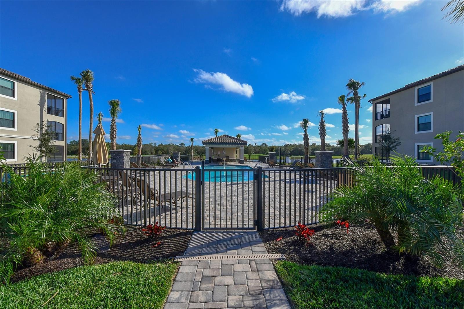 17520 GAWTHROP DR #401